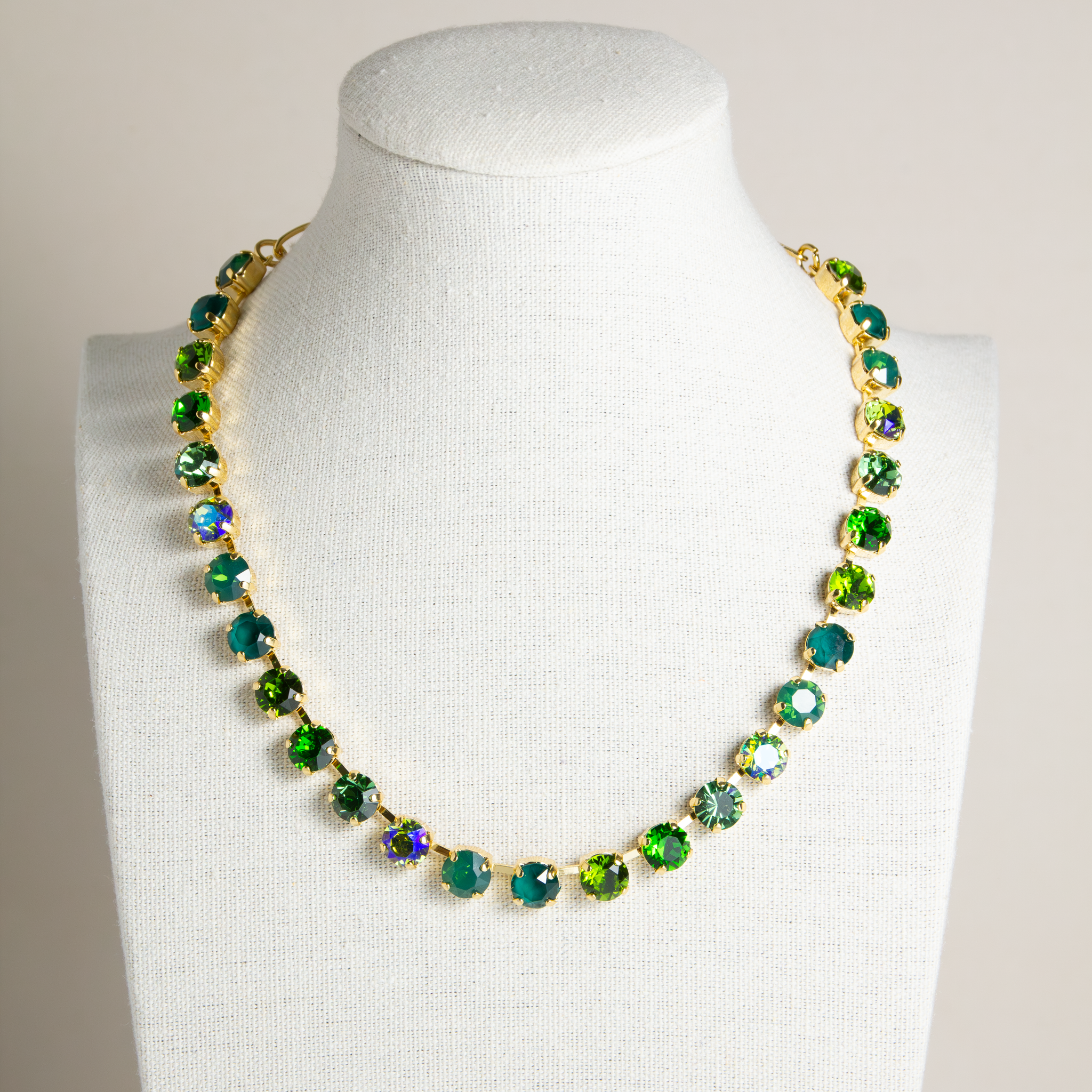 Medium Everyday Necklace in "The Green Room" - Yellow Gold